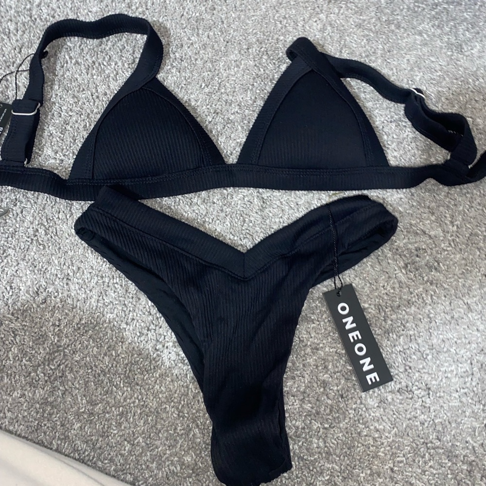 One one bikini set
